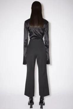 Ausgestellte Hose
