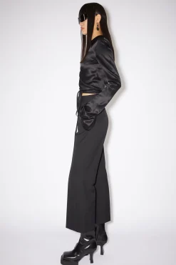 Ausgestellte Hose
