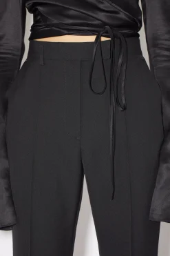 Ausgestellte Hose