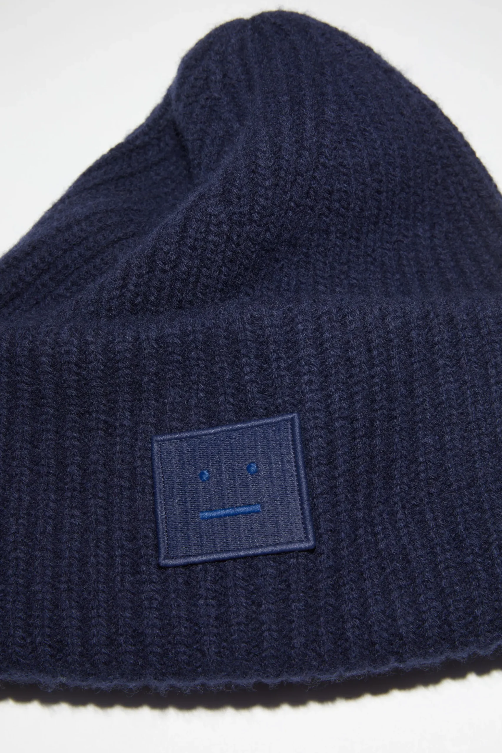 Beanie Mit Grosem Face-Logo