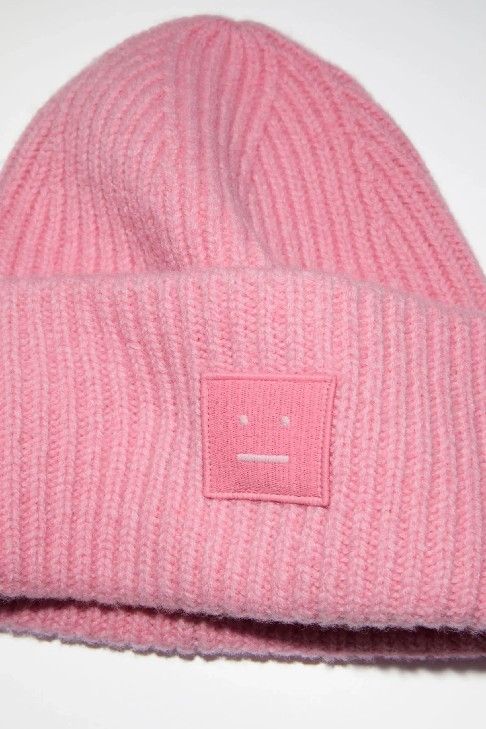 Beanie Mit Grosem Face-Logo