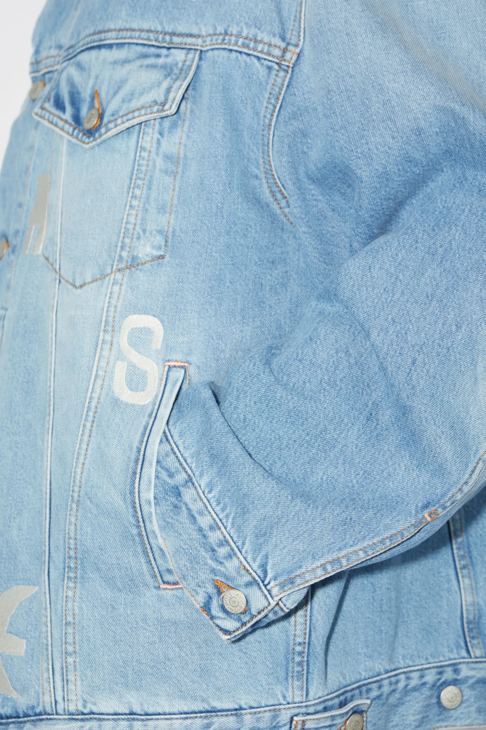 Bestickte Denimjacke In Lockerer Passform