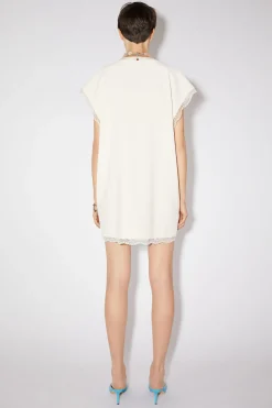 Besticktes Kleid