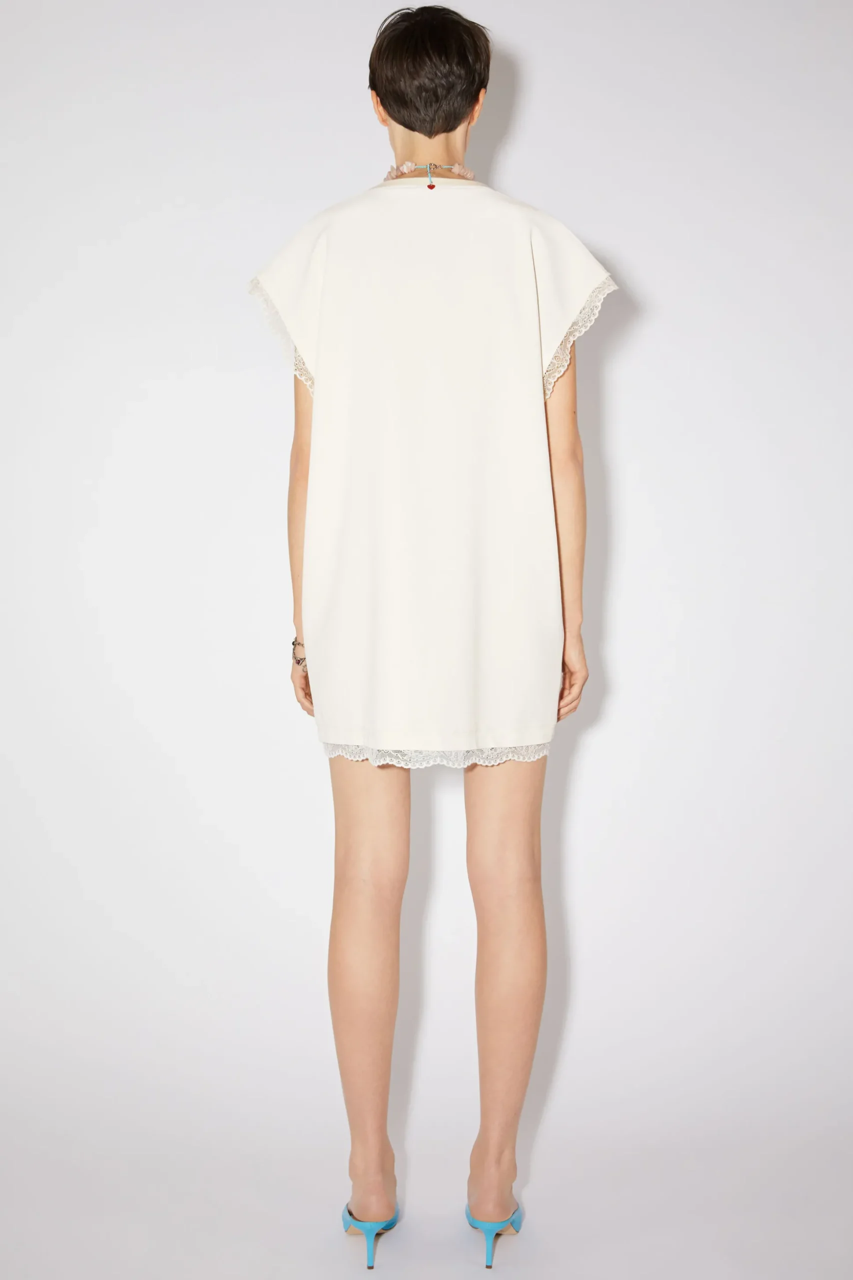 Besticktes Kleid