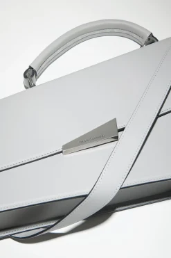 Deformierte Handtasche