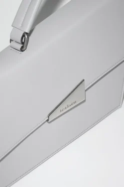 Deformierte Handtasche