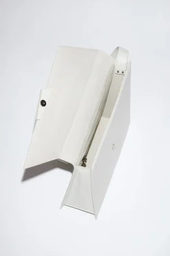 Deformierte Handtasche