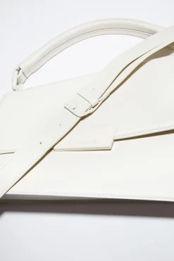 Deformierte Handtasche