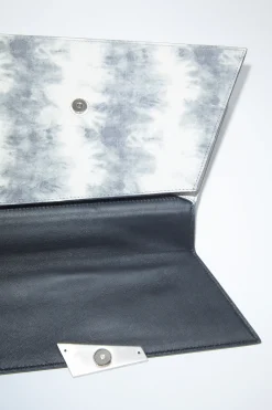 Deformierte Handtasche