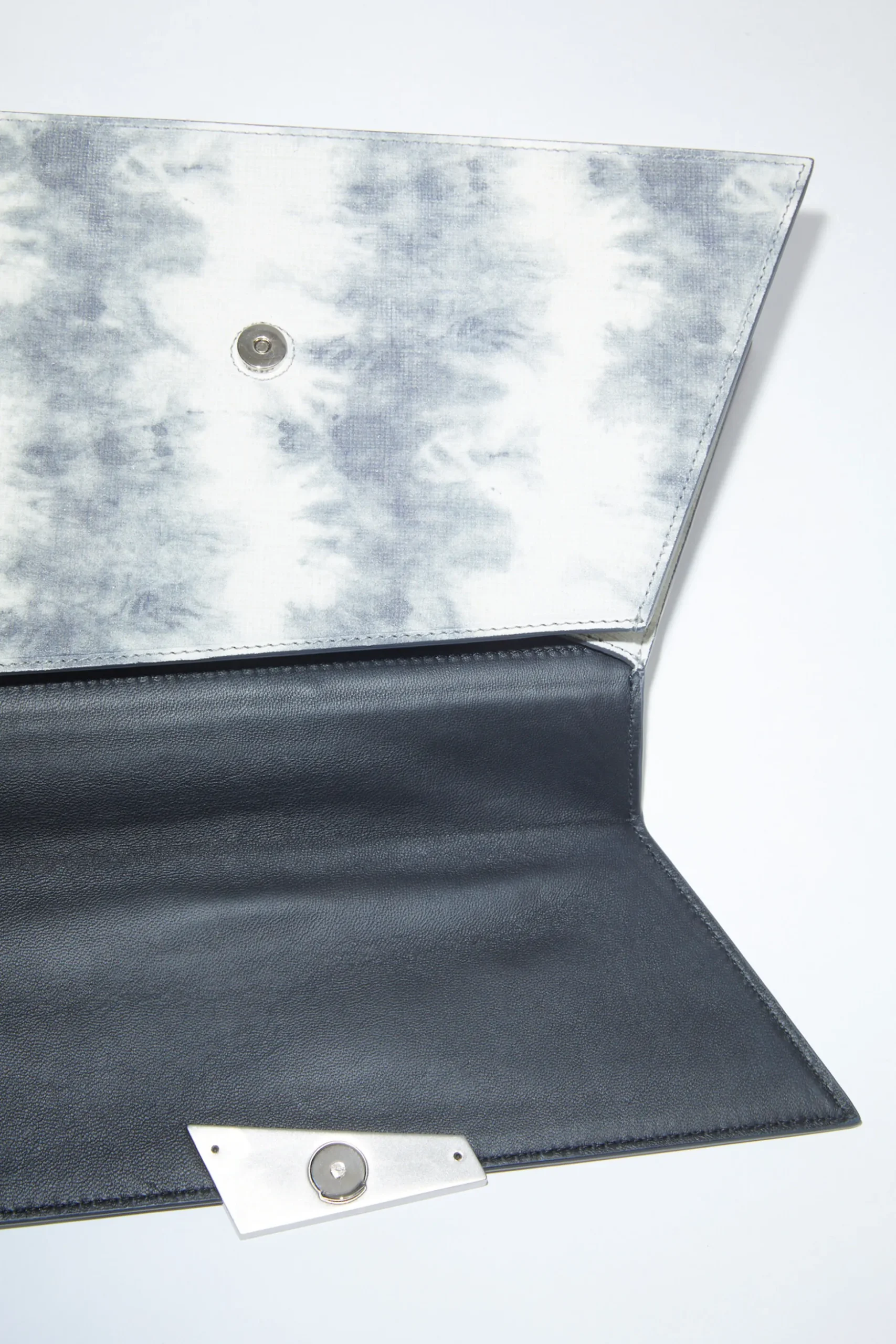 Deformierte Handtasche
