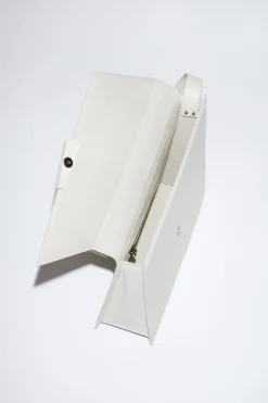 Deformierte Handtasche