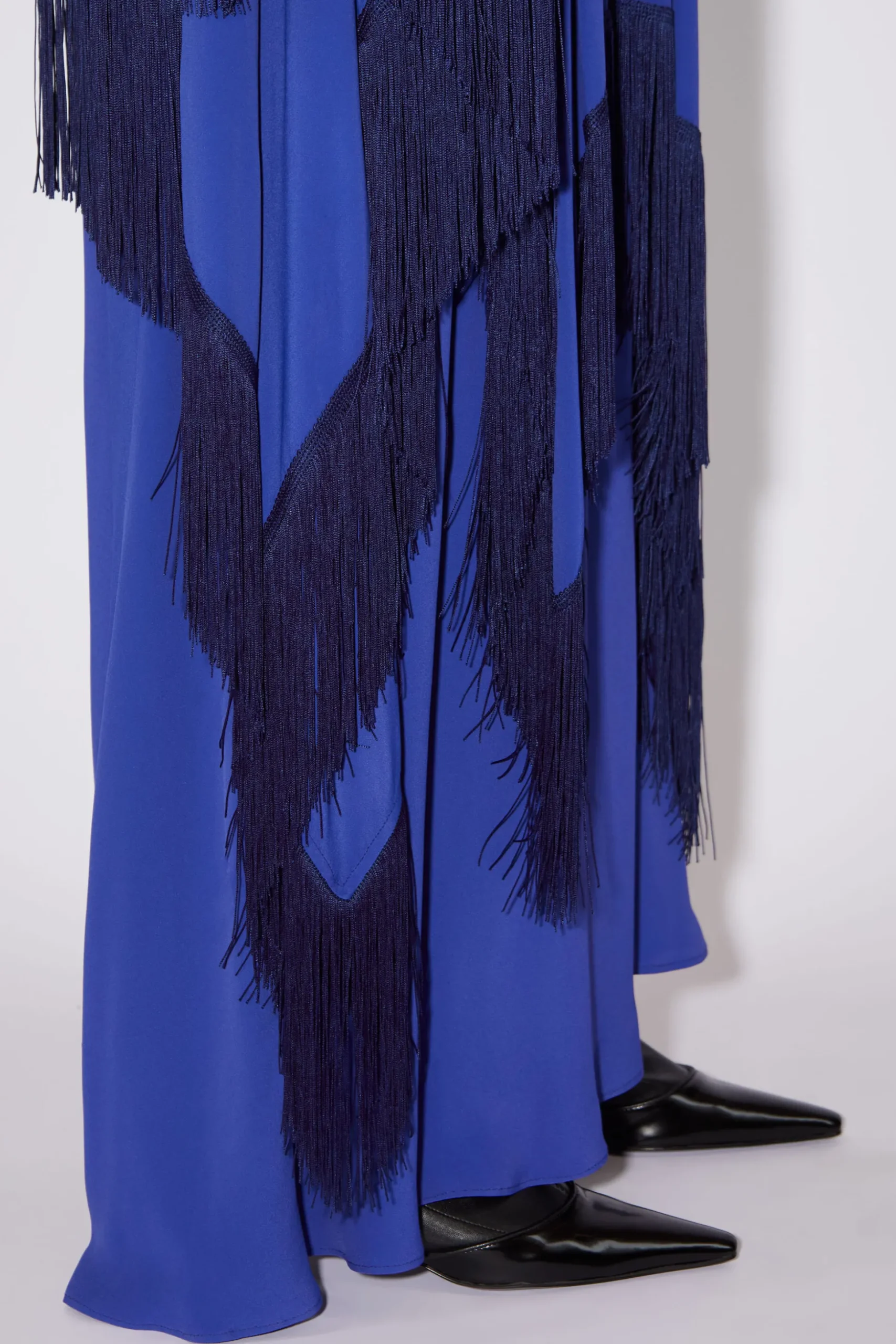 Drapiertes Kleid Mit Fransen