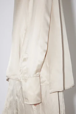 Figurnahes Satin-Hemd