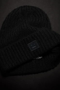 Gestrickte Beanie-Mutze Aus Wolle
