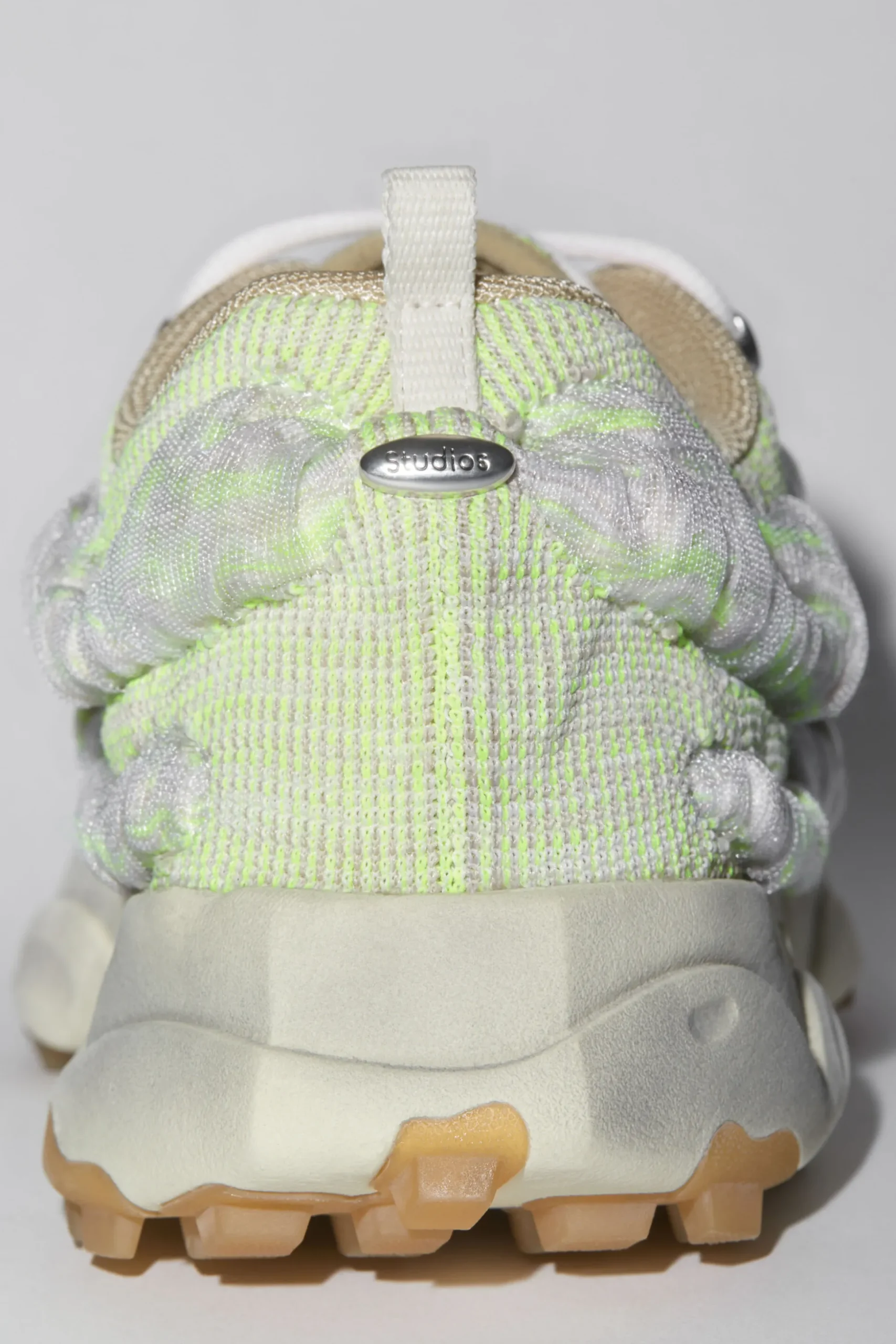 Gestrickte Sneakers Zum Schnuren