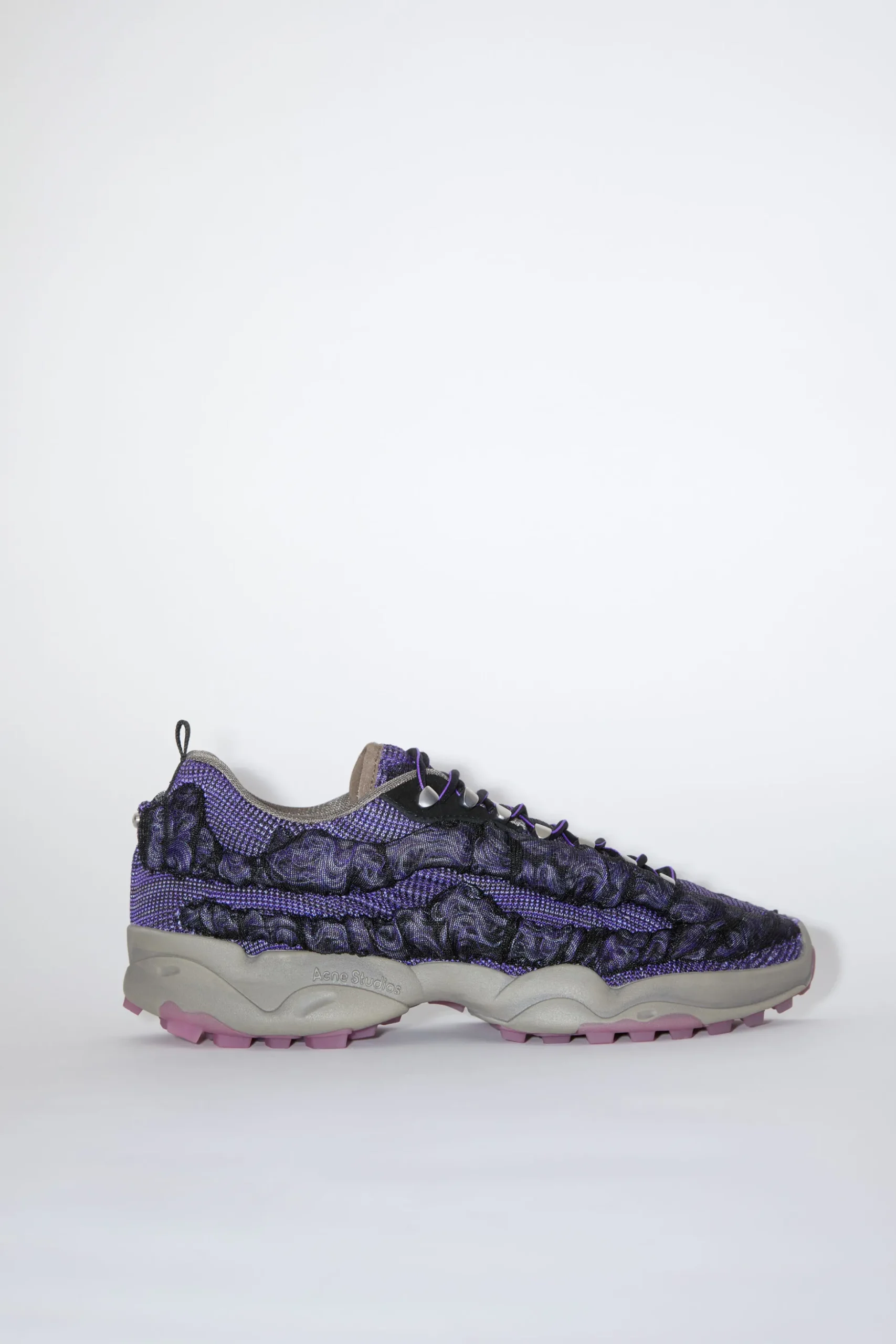 Gestrickte Sneakers Zum Schnuren