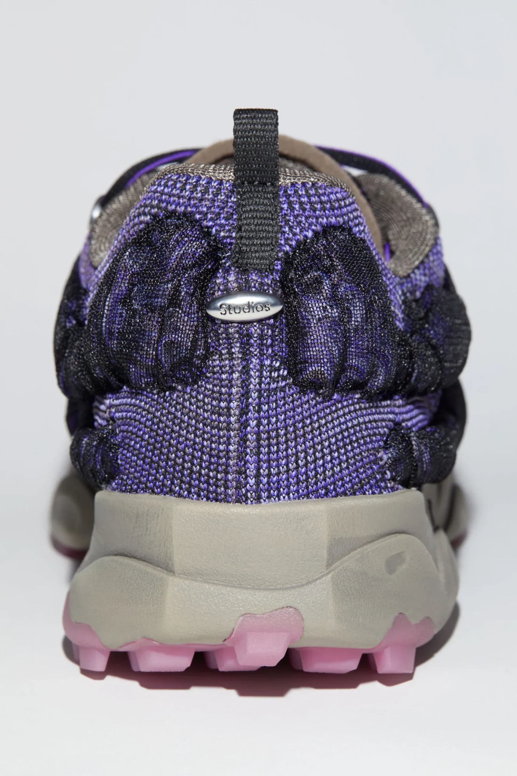 Gestrickte Sneakers Zum Schnuren
