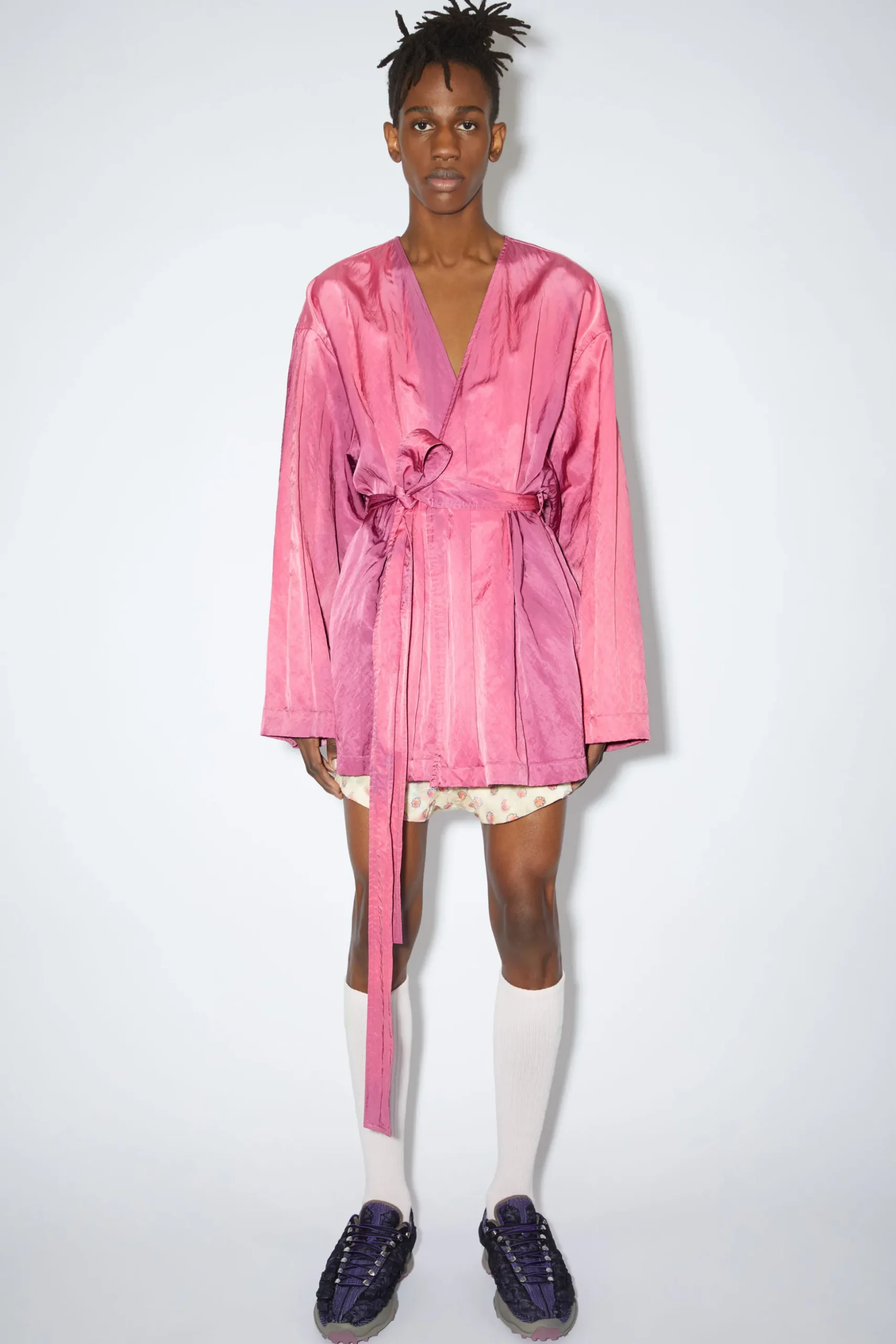 Hemdjacke Aus Satin Mit Gürtel