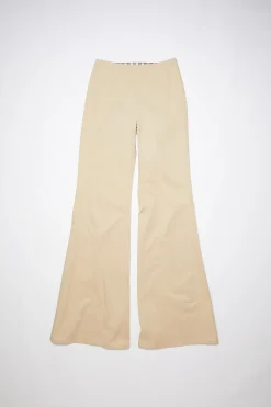 Hose In Normaler Passform