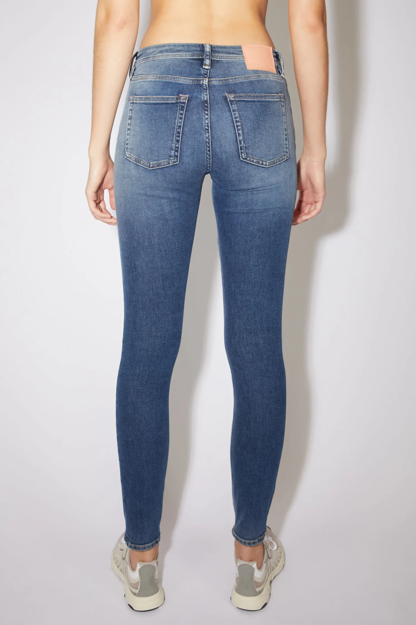 Jeans In Enger Passform