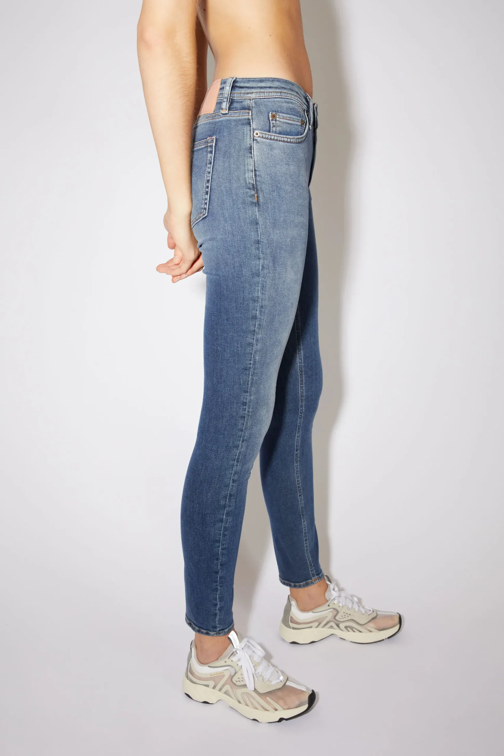Jeans In Enger Passform