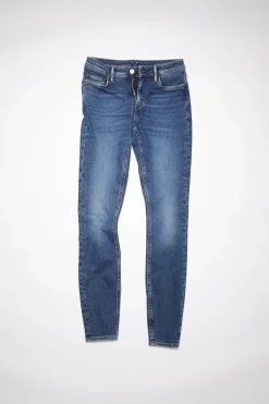 Jeans In Enger Passform