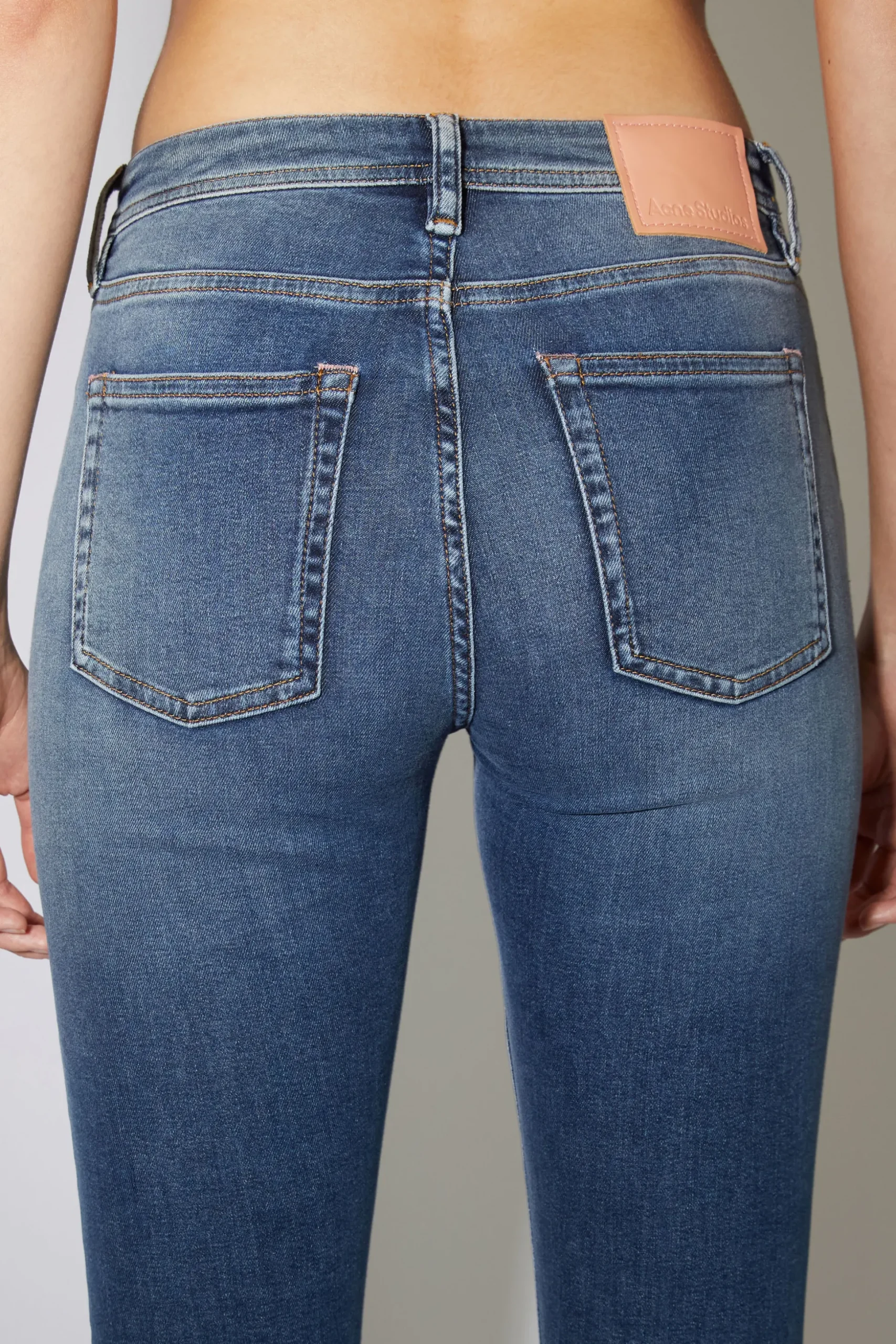 Jeans In Enger Passform
