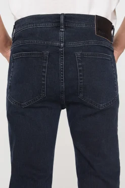 Jeans Mit Enger Passform – North