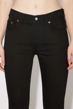 Jeans Mit Schmal Zulaufendem Bein