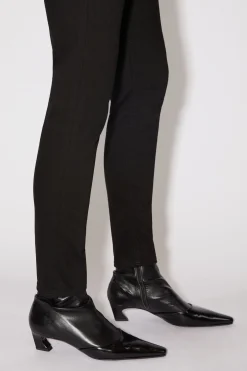 Jeans Mit Schmal Zulaufendem Bein
