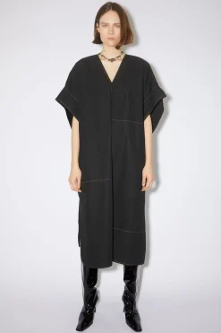 Kleid Mit Kurzen Armeln