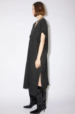 Kleid Mit Kurzen Armeln