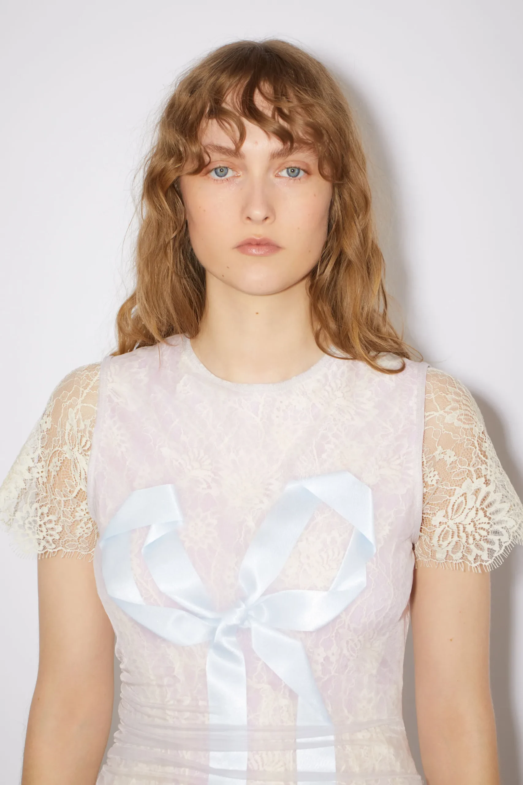 Kleid Mit Spitze Und Schleife
