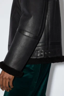 Lammfelljacke Im Piloten-Stil