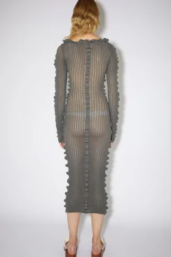 Langarmliges Kleid