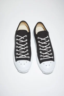 Niedrige Sneakers