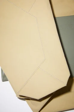 Papierartige Tote Aus Recyceltem Nylon