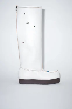 Verzierte Lederstiefel