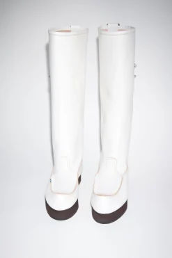 Verzierte Lederstiefel