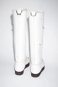 Verzierte Lederstiefel