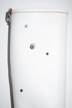 Verzierte Lederstiefel